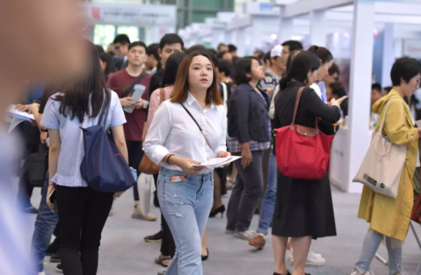 為什么要去香港留學(xué)呢？